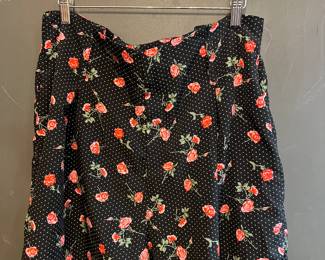 2 pairs of Unique Vintage shorts.
Both size large (10-12).
On sailor style shorts white buttons are functional. 