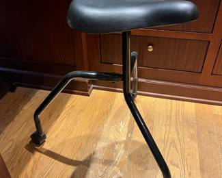 Rolling desk stool