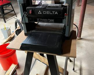 Delta tools portable planer