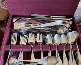 Oneida American Colonial Heritage Cube stainless flatware in case 138 pcs total - massive set!