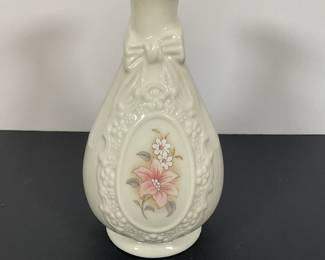 Cameo Ribbon Vase