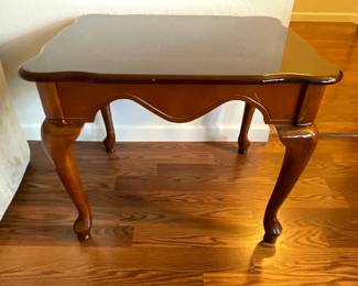 Queen Anne Design End Table