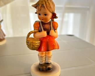 HUMMEL SCHOOL GIRL #81/0