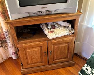 MODERN TV STAND