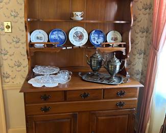 MAPLE VINTAGE HUTCH. MAPLELUX-SPRAGUE & CARLTON INC. KEENE, NH