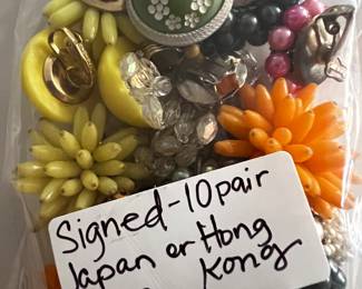 Tons of vintage earrings 