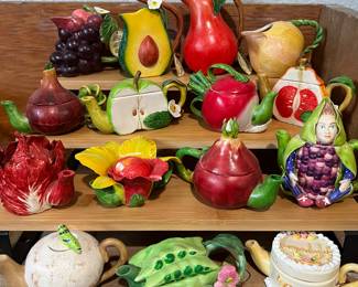 Miniature teapots and pitchers