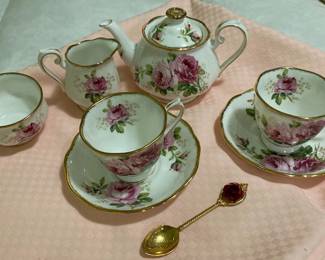 Royal Albert American Beauty Tea Set