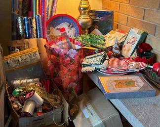 Holiday Gift Wrap Accessories