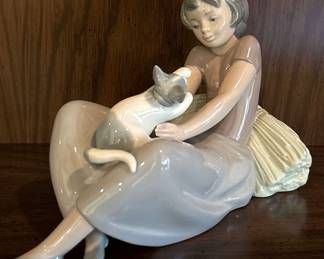 Lladro NAO Figurine Careful with The Kitten