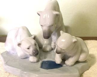 Lladro Bearly Love Figurine