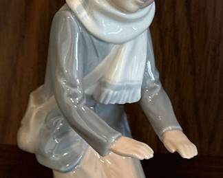 ZAPHIN FIGURINE BOY WARMING HANDS OVER FIRE