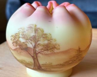 Fenton Burmese Glass Rose Bowl