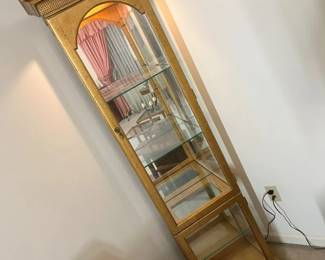 35 Drexel Display Curio Cabinetmin