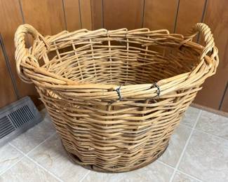 35 Oversized Woven Basketmin