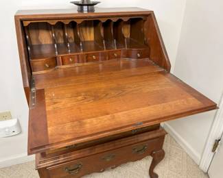 35 Maddox Of Jamestown Cherry Secretary Desk Detailmin