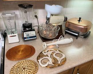 35 Vintage Small Appliancesmin