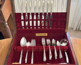 35 Community Silver Plate Setmin