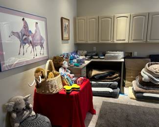 This room is dog and pet Nirvana.  We have an enormous and pristine collection of dog rugs, blankets by Animals Matter, Land's end, Frisco and more.  Plus leashes, water bowls, feeding toys, and much, much more.  Dog lovers, this is your space.