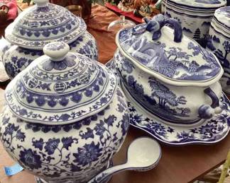  001 Blue And White Collection Of Large Pieces