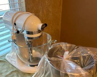 Kitchen Aid Mixer with extra bowl and cover