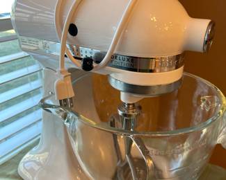 Kitchen Aid mixer with extra bowl and cover