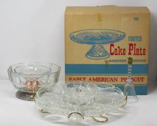 Yes, that is a lazy susan relish dish that swivels and is oh so cool