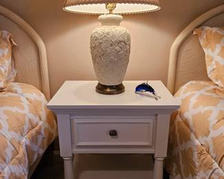 Nice 1 drawer nightstand