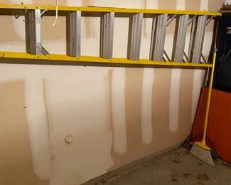 Fiberglass and aluminum ladder