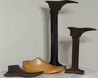 Antique Cast Iron Shoe Cobbler Stands & Lasts * B.MALL.M.CO.SO.MIL * Central Last Company

