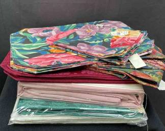 New Tablecloths In Packages * New With Tags Fabric Placemats * Tapestry Runner