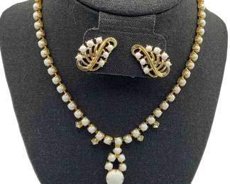 Vintage Trifari Gold Tone White Beaded Pendant Necklace * Clip On Earrings Set