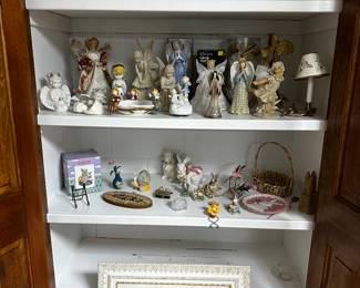 This is a side cupboard with more holiday! 