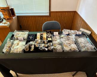 Like Jewelry? Boy do we have it! Hundreds of Vintage Costume Jewelry pieces! Necklaces, Earrings, Rings, Bracelets, Broaches and more! Also old jack/pin knives!