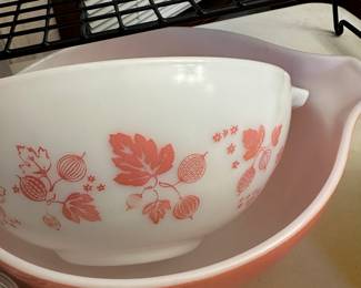 Table FILLED with Vintage Pyrex!