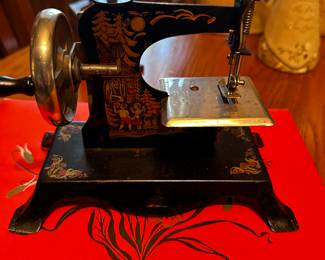 A SUPERB Antique German Case Child's Metal Sewing Machine! WORKS! Art Deco design! 
