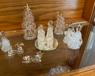 Many small tchotchkes! These are lovely glass menagerie pieces! 
