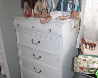 Lexington dresser