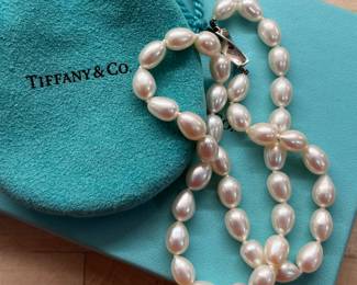 Tiffany classics pearl choker