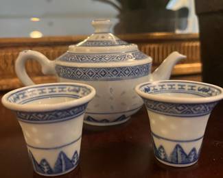 Tienshan Rice Grain Flower Pattern Mini Porcelain Teapot Tiny Cups Ochoko