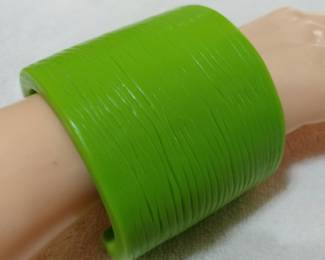Super wide 1970s acrylic cuff in LIME