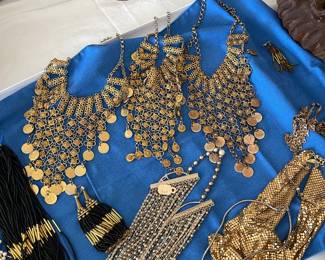 Belly sanding necklaces- also seen in the latest Chloe show featuring Chemena Kamali at Paris Fashion Week.  