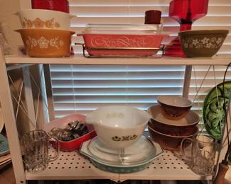 Cool Collection of Pyrex Dishes
