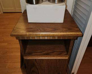 Pair of End Tables or Nightstand- Set of 4 Mugs