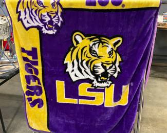 Large LSU throw