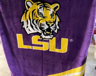 LSU Throw