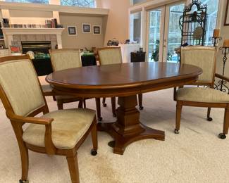 Makes into an oval table also