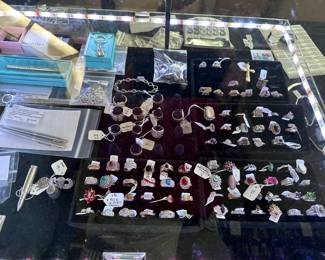 Big selection of jewelry 