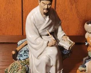 Mudman pottery figures