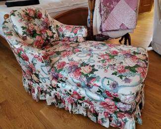 Cottage style rose print chaise